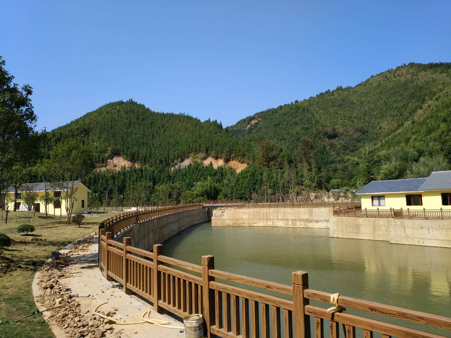 仿木纹河道护栏