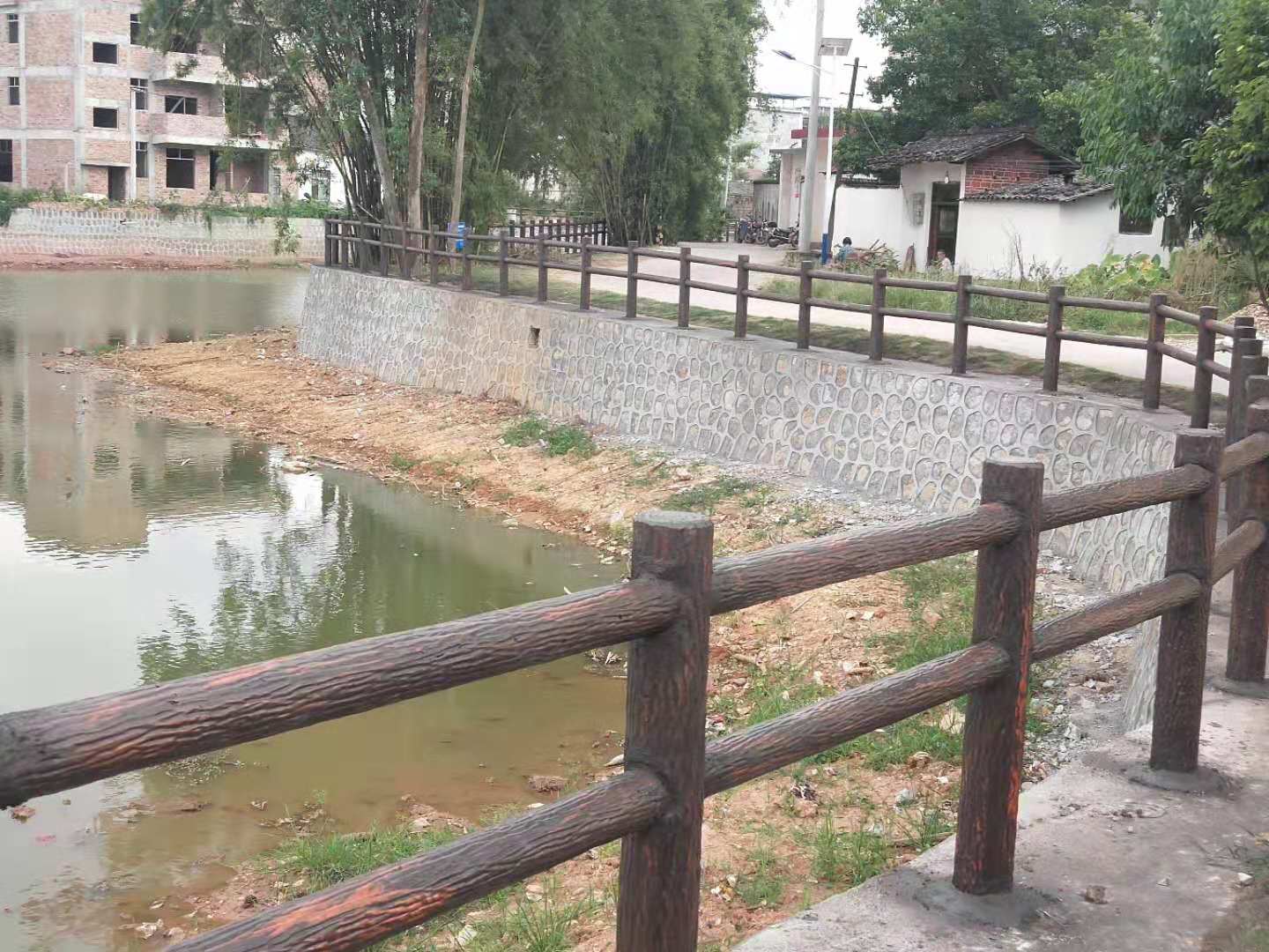 二杆仿树皮护栏